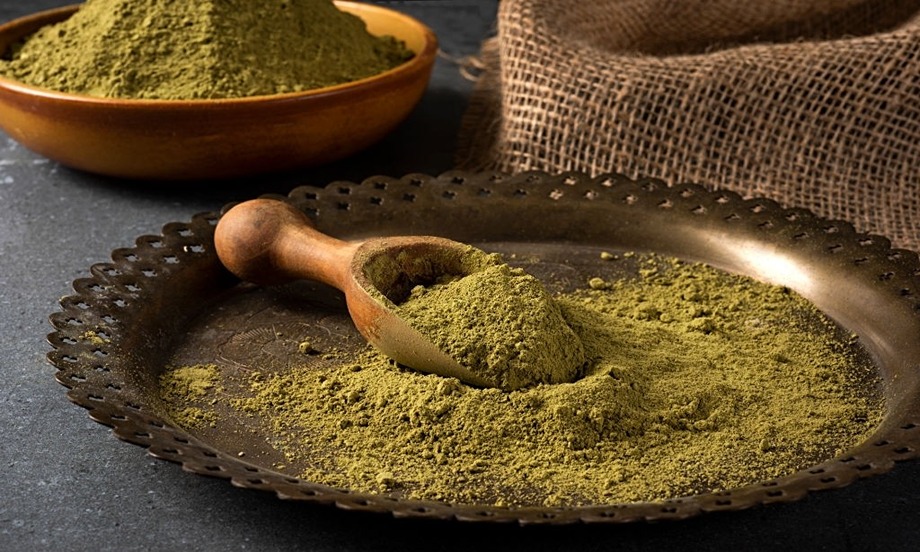 آشنایی با خواص حنا برای پوست در طب سنتی