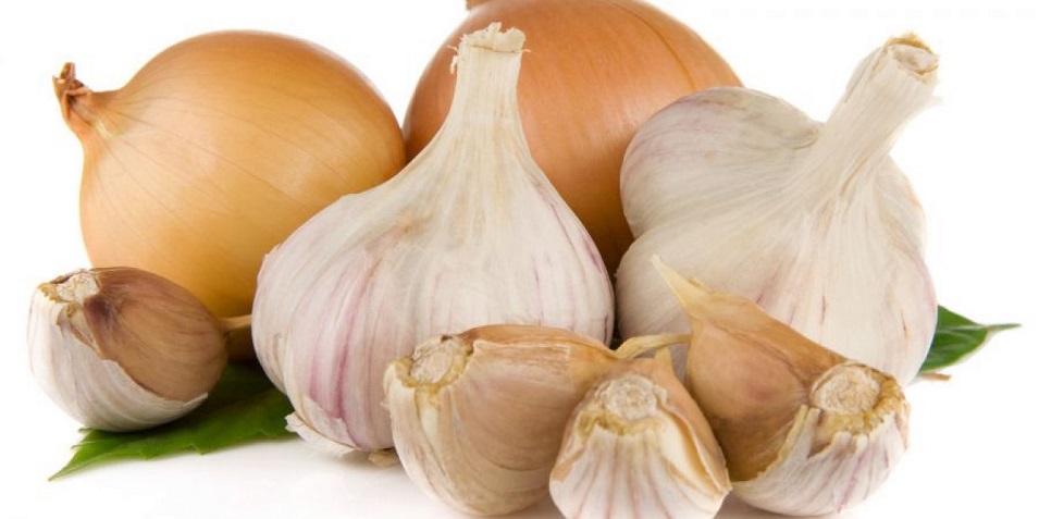 بررسی مهمترین فواید و مضرات مصرف سیر