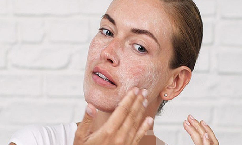 خواص نمک آبی برای پوست خشک و چرب + چطور استفاده کنیم؟